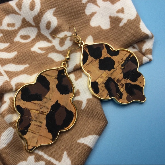 NWT Western Leopard Lightweight Dangle EARRINGS Cork - Picture 3 of 9